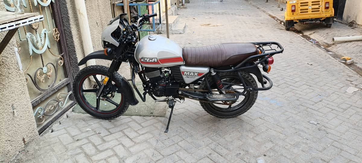 السلام عليكم دراجة دايوان موديل 2024 دراجة مرقم لوحة وسنوية انكليزي بغداد تحويل ثاني يوم دراجة استخدام شخصي مانازلة شغل دليفري مكينة ماممدودة عليها اسبانة مكينة خير من الله الي يحب وشراي يتصل أو يراسلني  وبلخدمة ***********
