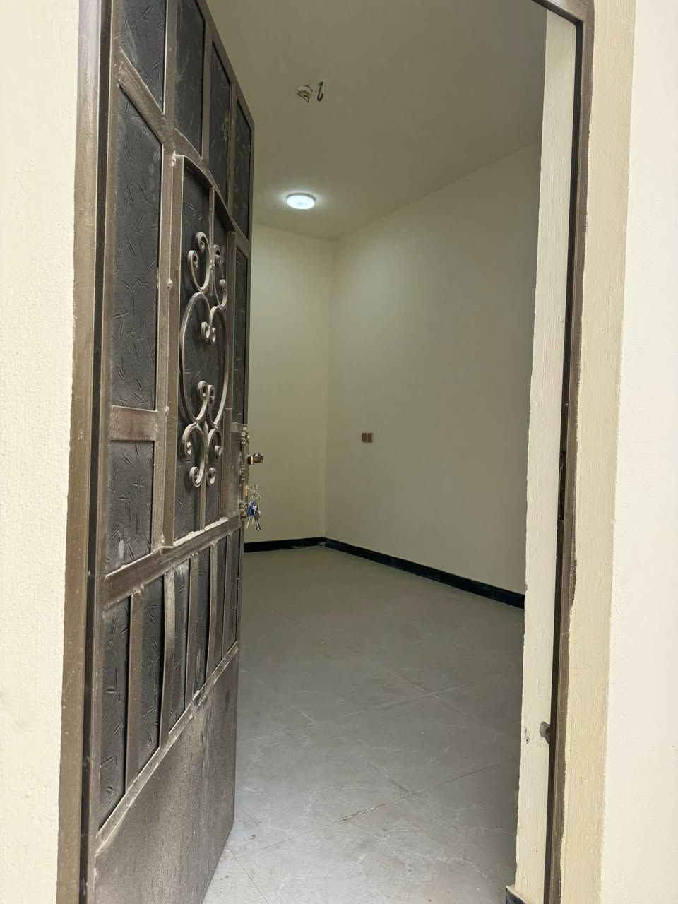 دار للبيع مساحة 100 متر الموقع حي الشرطة قرب جامع الشكور بناء حديث طابو زراعي سند 25 صرف للاستفسار اكثر ***********
