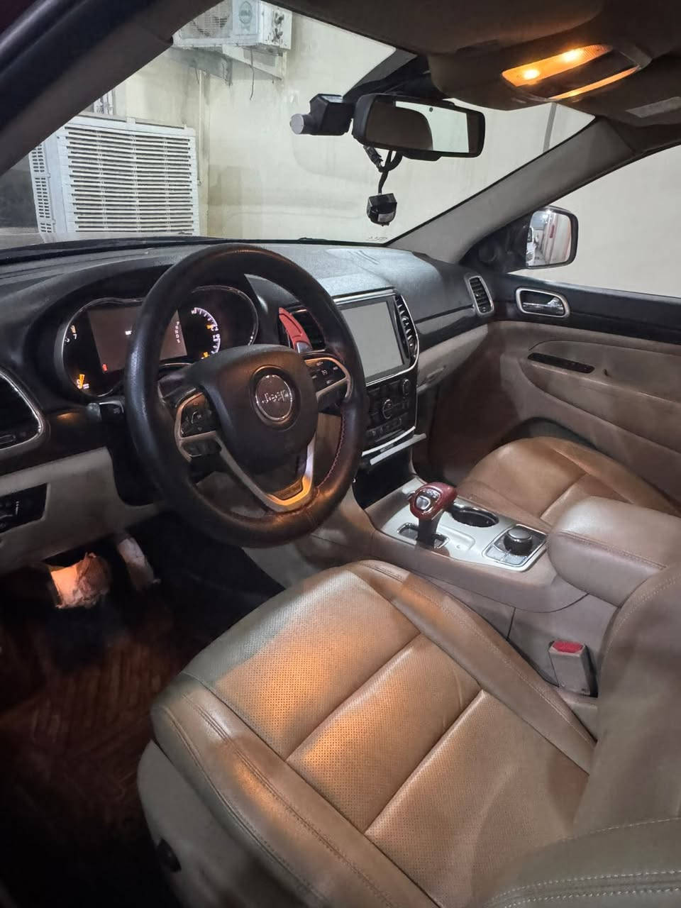 السلام عليكم جيب 2014 خليجي بغداد
السياره كلين صار بيها شبر بصندوك بارد كفاله عامه السياره 
محدثه كت كامل srt 
مواصفات شاشه محدثه مال 20 تدعم كار بلي بصمه فتحه كشنات كهرباء جلد زنون داخل بيجي فور ويل  
 
 شرط تحويل السياره حالياً مكانها بنجف 
السعر 210


**إذا كنت صاحب هذا الإعلان وتريد حذفه لأي سبب، رجاءا أرسل رسالة إلى الدعم الفني**