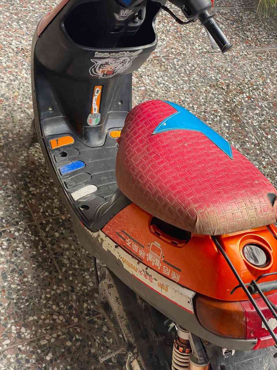 للبيع شباب 
ستين بطى بلاديه كامله
شغاله هنرد واحد اي وكت باتري موجود بس دكمه مال سلف خربانه عنواني بغداد العبدي  شارع ٢٠ 
السعر 140 ألف 
رقم الهاتف ***********
