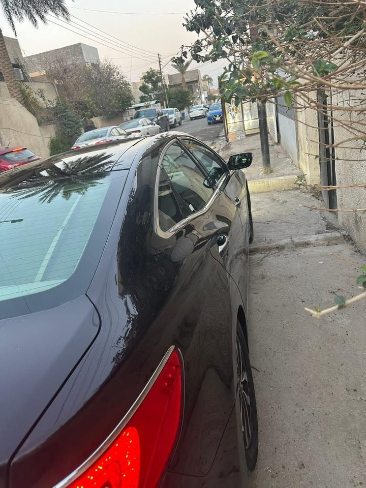 السلام عليكم 
للبيع اومراوس حسب القناعة 

ازيرا 2012 خليجي فول 
كير مكينة صدر بشرط 
تبريد قطعتين ثلج 
مري شفط 
بانورما 
بردة خلفية 
لايت عالي ناصي بلوجكتر ابيض زنون 
شاشة كبيره 
ملاحظات بسيطة بالكشر 
عارضها 109 $ 
سيارة ماتصرف عليها ربع 
امانة الله ورسولة 
للتواصل 
***********
مكاني بغداد الغزالية
