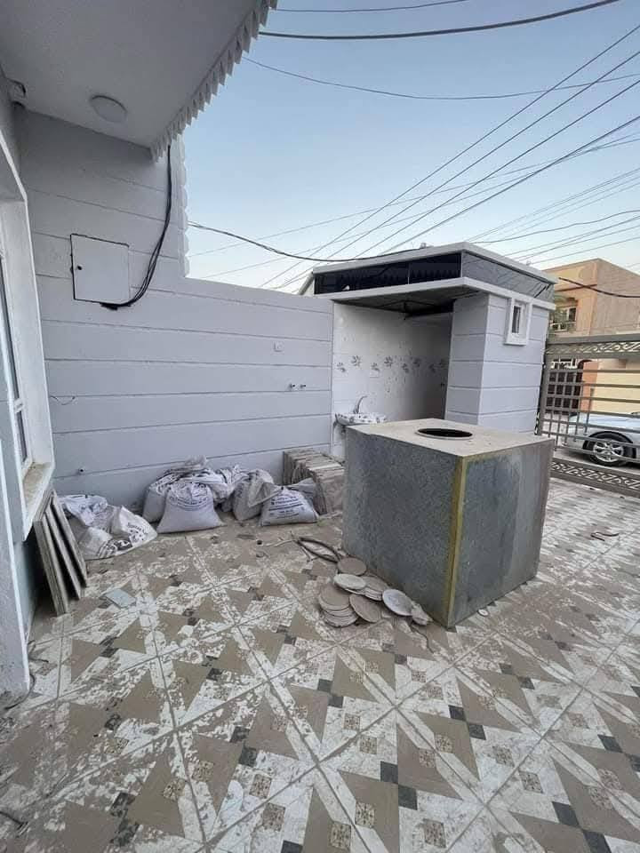 دار للبيع المساحه 150 متر طابق واحد الواجهيه 5 والنزال 30 بناء زيرو السعر 80 وبي مجال القادسيه قطعه 500
***********
***********
