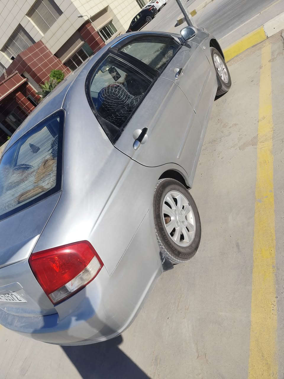 السلام عليكم
سيراتو 2009 خليجي
محرك 1600 
ضربتها باب السايق مبدل والباب الخلفي بي معجون اقل الربع 
مصبوغه جماليه جانت جارده عندي صورها قبل لتنصبغ
كير حداديه جاهزه
مكان كربلاء السعر 77
***********
