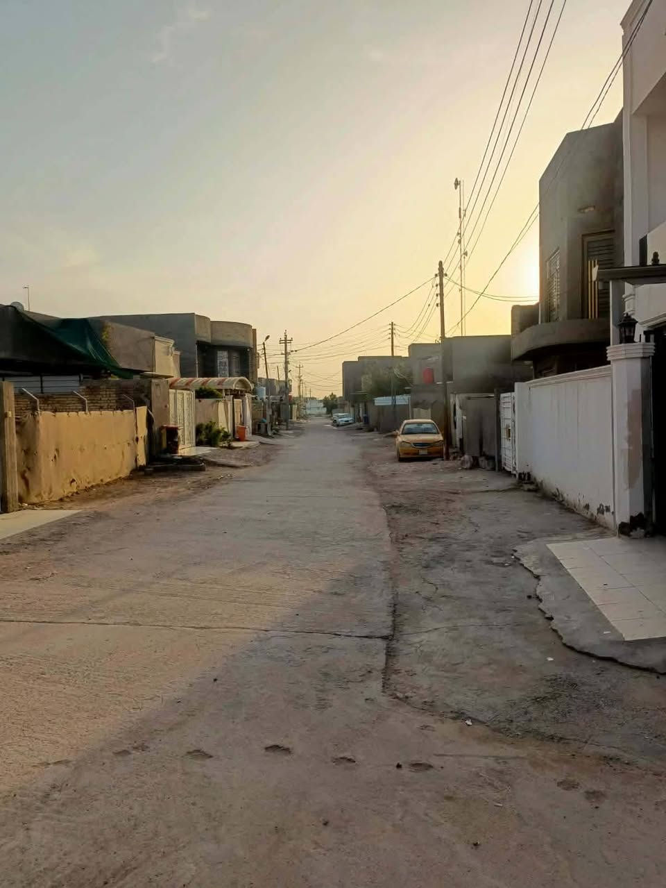 السلام عليكم بيت طابو زراعي سند 25بجزائر عبر سجت القطار خدمات كامله طبليط باب البيت كهرباء تريفيس طابقين المساحه 200م وقع حال 210م للبيع بيع مستعجل للاستفسار مكتب المأوى للعقار شارع 80كربله قرب شارع الحسينيه 
***********
