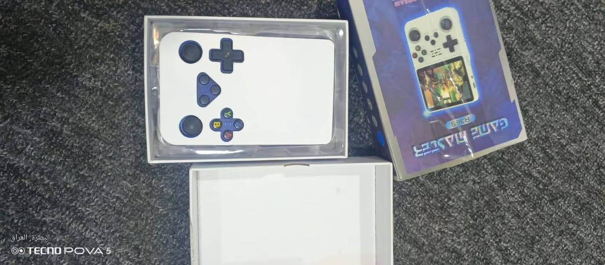 جهاز العاب
الألعاب: يحتوي على أكثر من 10,000 لعبة كلاسيكية من منصات قديمة مثل PlayStation 1 و Nintendo و Sega.

الشاشة: يأتي بشاشة مقاس 3.5 بوصة.

التخزين: متوفر بسعة 64 جيجابايت لتخزين الألعاب.

البطارية: تعمل البطارية لعدة ساعات من اللعب المتواصل.

المميزات: يعمل بنظام Linux ويتميز بألوان واضحة ودقة عالية.


**إذا كنت صاحب هذا الإعلان وتريد حذفه لأي سبب، رجاءا أرسل رسالة إلى الدعم الفني**