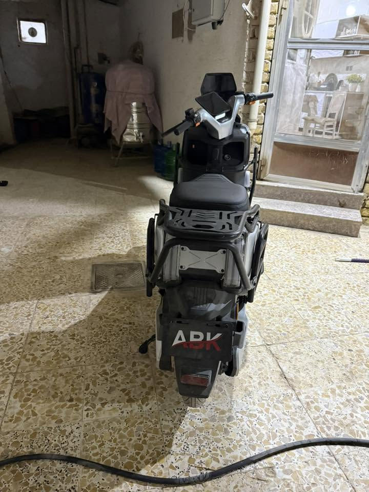 دراجة شحن نوع ABK كاسحة صالها سبوعين من طلعتها من معرض ٦ بطاريات جبيرة ليثيوم كل بطارية (٣٢) 
رقم *********** واسط الكوت
