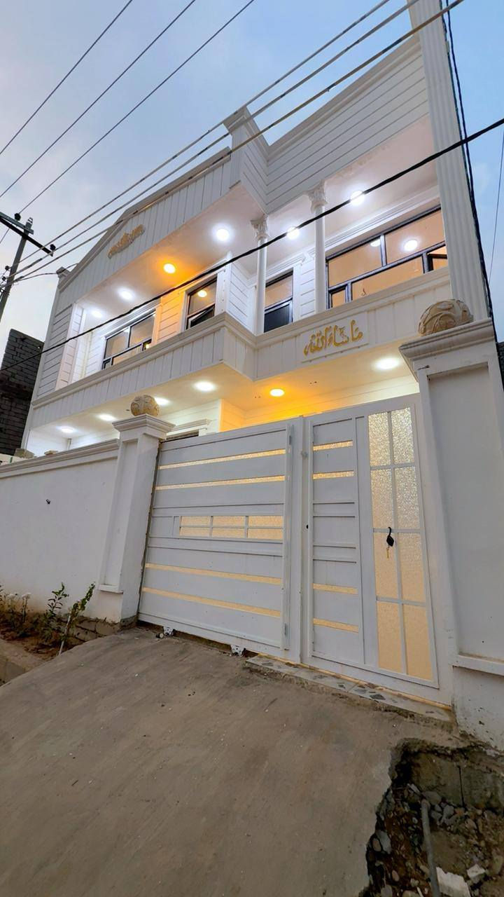 دار للبيع ١١٠ م مربع على شارع الثالثة الرئيسي
١٠ × ١١ طابقين ٣ غرف ، إستقبال ، مطبخ
مناور ، دورات مياه داخل خارج 
واجة البيت ملكي فوم تركي والداخل بورك
بناء حديث جاهز للسكن 
خدمات كامله ماء مجاري تبليط كهرباء 
نوع العقار طابو زراعي سند ٢٥ 

للأستفسار أكثر اتصل على الأرقام التالية او على الخاص 
وسام اللهيبي  ***********
ياسر فارس حسين  *********** 

مكتب الجزيرة لبيع وشراء الأراضي والدور السكنية
