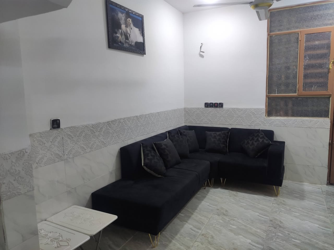 السلام عليكم دار للبيع مجمع النجمه مقابل علوة الامامين طريق رابط الزبيليه طابو صرف سند 25  المساحه 100 متر
بناء جديد السعر 72 مليون وبي مجال 
للاستفسار ***********
