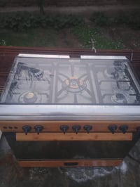 للبيع طباخ مصري  شغال على فصح للتواصل فقط على رقم الهاتف 07818484798