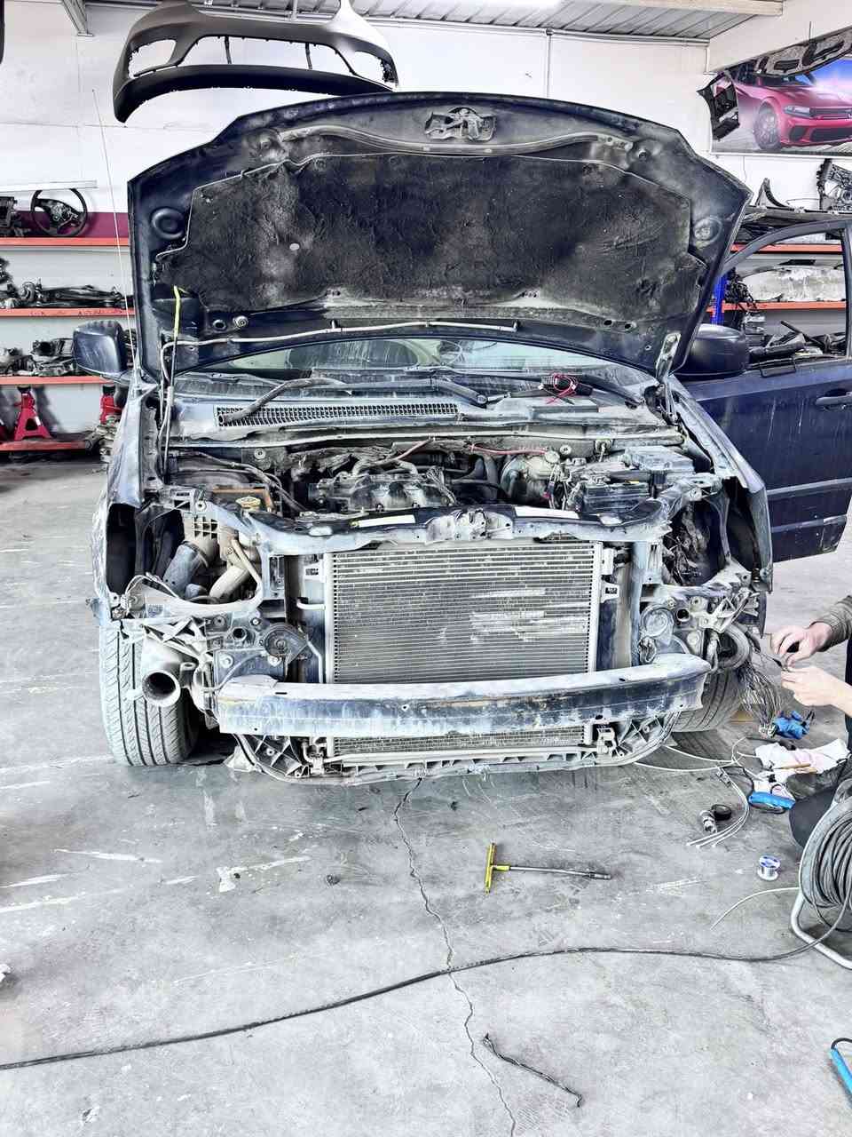 مساء الخير إخواننا وأحبابنا وزبائننا وأصدقائنا الكرام 🌙  

🔧 محلات الوافي لسيارات الأمريكية مستمرة بخدمتكم وتقديم أفضل الخدمات بكامل التفاصيل والدقة.

خدماتنا تشمل:  
✔️ خدمة الطوارئ الموقعية  
✔️ التصليح داخل المحل  
✔️ فحص الجهاز وإطفاء لمبة السيرفيس  
✔️ برمجة العقول  
✔️ تبديل محركات 3600  
✔️ تبديل صدر أمامي كامل مكمل  
✔️ تبديل صدر خلفي كامل مكمل مع العمل والتفاصيل 
✔️ إضافة بصمة تشغيل إضافية  
✔️ تبديل راديتر ثلاث خطوط  من افضل من الانواع 
✔️ توصيل قطع غيار إلى جميع محافظات العراق  

نحن مستمرون بخدمتكم داخل بغداد وخارجها، والتوصيل متوفر إلى كافة المحافظات 🇮🇶  

📍 العناوين:  
🔹 الفرع الأول: بغداد – حي الجامعة – نفق الشرطة – باتجاه العامرية يميناً  
🔹 الفرع الثاني: بغداد – سريعة الغزالية – باتجاه أبو غريب يساراً – قرب سيطرة السونار والتبادل  

📞 للتواصل:  
0771 771 93111  
0780 716 383010  

الوافي لسيارات الأمريكية  
✨ أمان وضمان دائماً ✨  

تحياتنا واحترامنا ♥️
