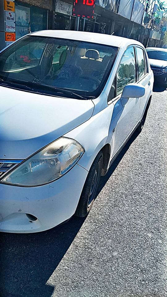 نیسان تیدا مۆدێل ۲۰۰۹ 
گێر و مەکینە بەشەرت 
تەنها نیوو بۆنیتی سبوخە باقی هەمووی بەشەرت زۆر خاوێن ماوەتەوە
یەک دینار مەسرەفی تێدا نیە 
ناونیشان کۆیە
ژمارەی مۆبایل *********** كويسينجاك, أربيل
