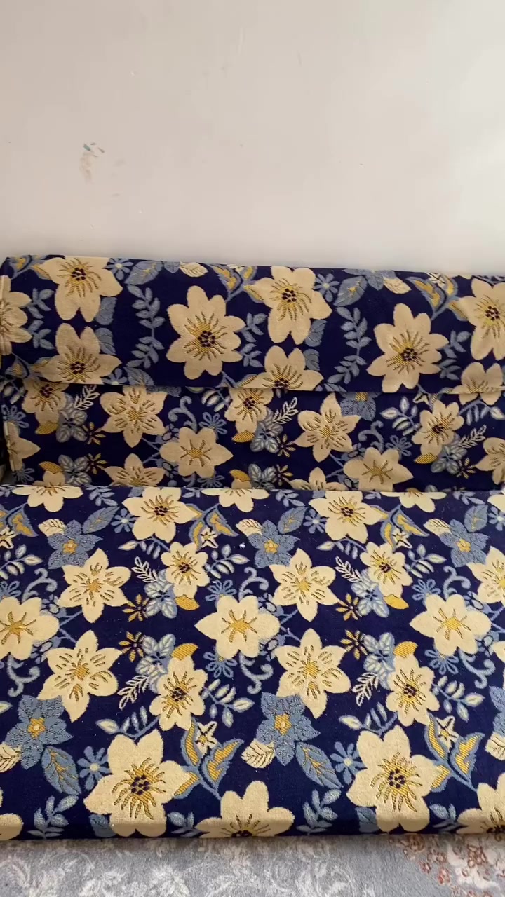 السلام عليكم شباب عندي ديوان جبير ونضيف وكدامكم بالصوره تجي وتشوف بعينك سعره 350المكان سفينه رقم تلفون ***********
