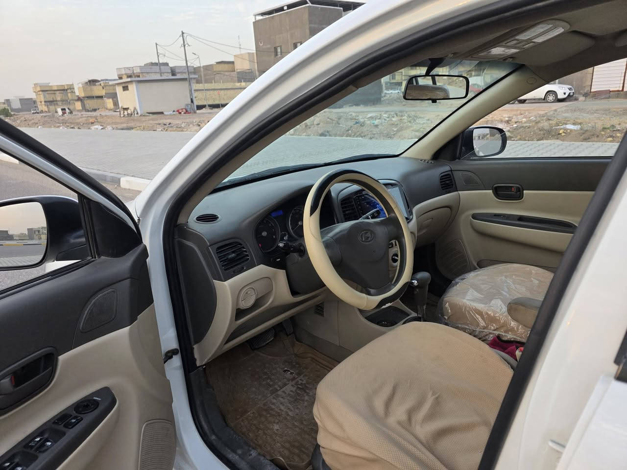 سلام عليكم سلام عليكم خوان عندي0 سيارة البيع اكسنت*********** موديل 2011رقم بصرة السياره  استلام شركة العامه السياره جديده كلش وجاهزة من كلشي  السياره مكفولا فقك،فقط مدكرامامي بدل،اصلي،بدون داخل السعر 97،وابيهامجال
