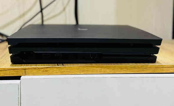 السلام عليكم من رخصه الادمن
 بلي ٤ برو امريكي مهكر نضام 9 
الهارد واحد تيره مع جوستك واحد السعر 325 قفل 
للاستفسار *********** بغداد بغداد
