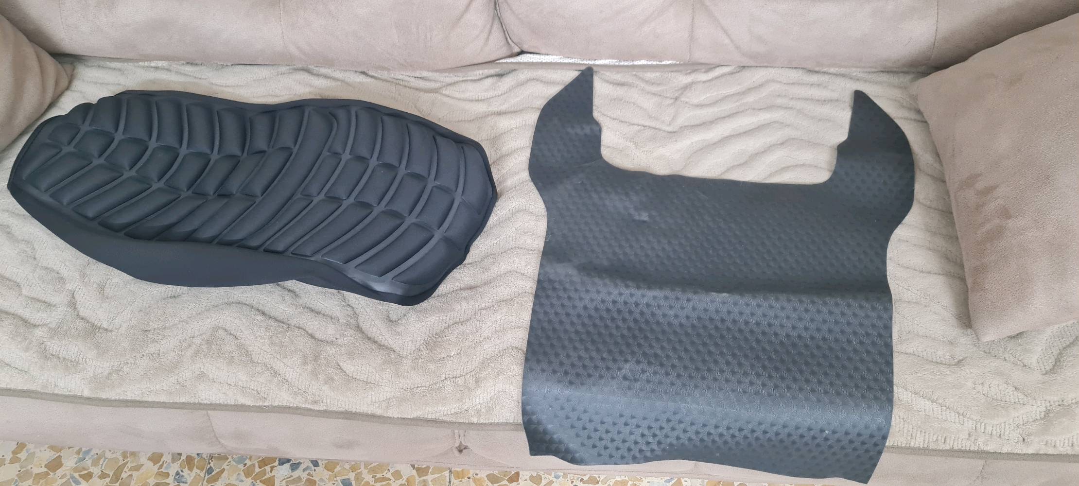 دراجة شحن فضائي جديدة زيرو مماشية من النقل للباب ملف ٢٠٠٠واط ٦بطاريات مسطرة حجم كبير سرعة ٧٥_٨٠كلم المسافة بالشحنة ٧٠_٨٠ كلم نظام٣سرع لايت زينون لونين ابيض وشمسي نشرات ملونة متغيرة بصمة وسويج تشغيل نظام حماية ضد السرقة إطارات حجم ١٢بريكات دسك هيدروليك دبلات امامي وخلفي هدروليك مساحة خزن واسعة شحن موبايل قاطع دورةمع هدية جادر كبير وغلاف كشن طبي العنوان بغداد رقمي ***********