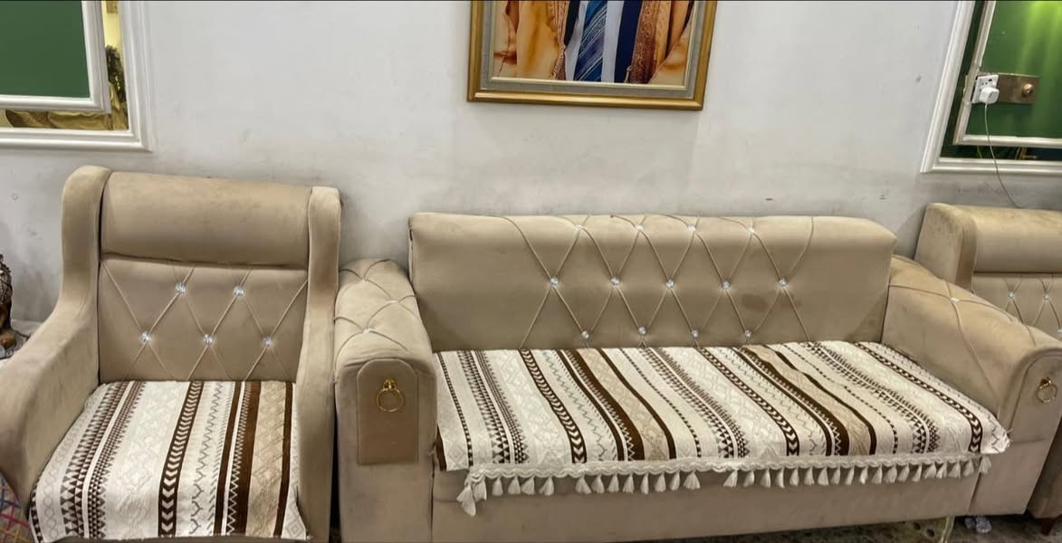 تخم مستخدم للبيع 10 مقاعد 
العنوان : بغداد _العبيدي
رقم الهاتف : ***********
