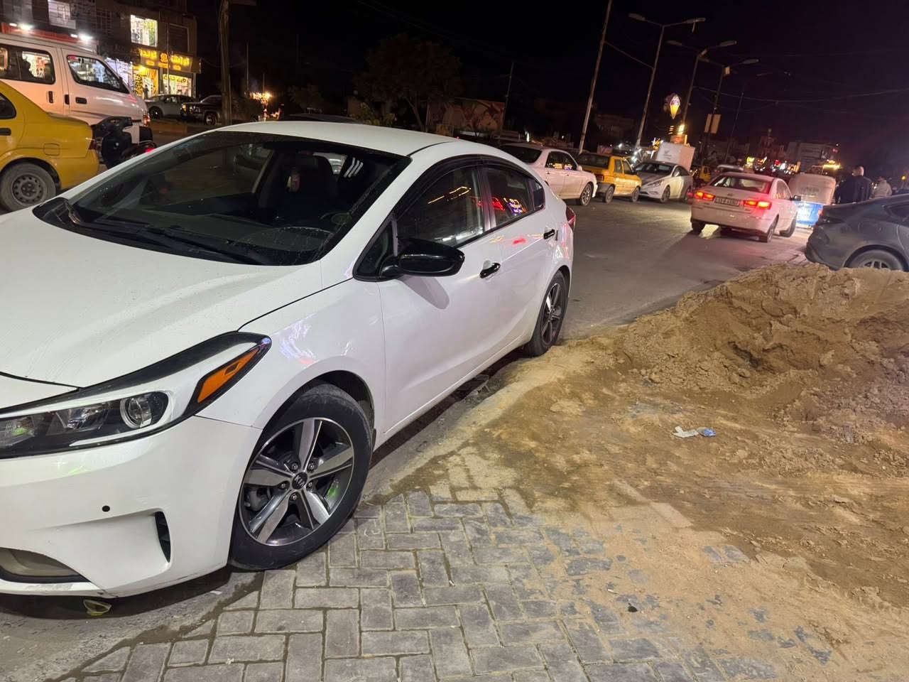 السلام عليكم 
للبيع كيا فورتي (2017 )
مكينه 2000 دوش بلادي مامفتوحه 
كير AT بلادي مامفتوح المرغوب 

نص فوول المواصفات تكملت وحساس وكامره وبقية المواصفات المعروفه 

حادث جاملغ وبنيد وجزء من الدوسه 
بدون لغد وشاصي 

رقم بغداد دولي 
3KPFK4A71HE 128144
🛑السعر 120 وبي مجال بسيط 
مكانها بغداد زعفرانيه 

☎️***********☎️
