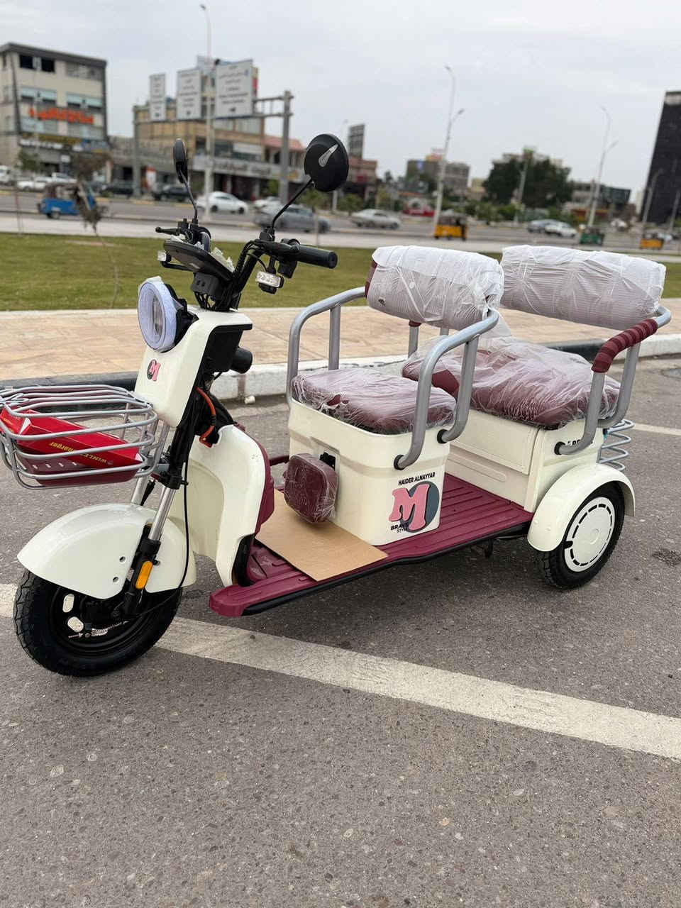 دراجة شحن ٣ عجلات تصلح لكبار السن او ذوي الهمم سهله السياقه بطاريات عدد ٥ سعه الامبير ٣٢ اقتصاديه جداً بالشحن الشحنه الوحدة تمشي اكثر من ٨٠ كيلو الدراجة زيرو 0 مما شية وصلها موجود بالنشر قبل يومين ماخذيها من الوكيل السعر مذكور بالوصل الدراجة مكفوله حتى من الزلغ السعر المطلوب ٨٥٠ الف العنوان بصرة العاليه اتصال *********** البصرة, العراق
