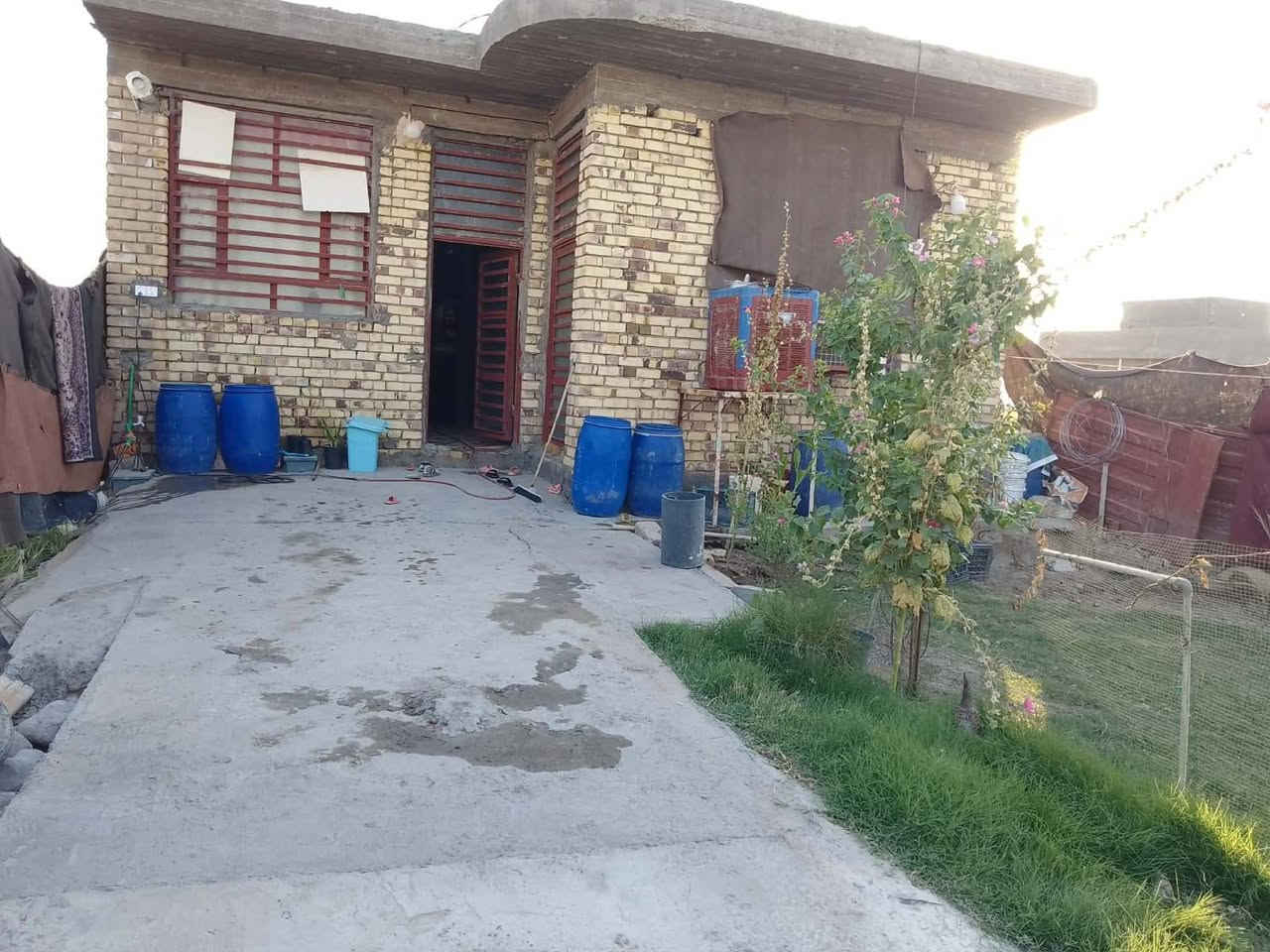 السلام عليكم ارض مع مشتمل لبيع بسعر مناسب جدا

مساحة ارض 500متر طابو زراعي سند25 تحتوي على

 مشتمل 100 متر بناء حديث 🏠 قرية (الأفندية) خلف

 المخبز تبعد عن الشارع العام 300 متر 🚇 كافة

 خدمات مع خط مولد ذهبي تحويل مباشر يحتوي المشتمل على👇بناء طابوق سطح كونكريت
استقبال 6×4✋ 
مطبخ 4×4👉 
وصالة 6×4🏠 
مع منور وتواليتات وحمام🏡 
طارمة 10×4🏠 
السعر 46 قابل للتفاوض 
الاستفسار مراسله الصفحه او الانتصال برقم ***********📞 
 📞📞 ***********
