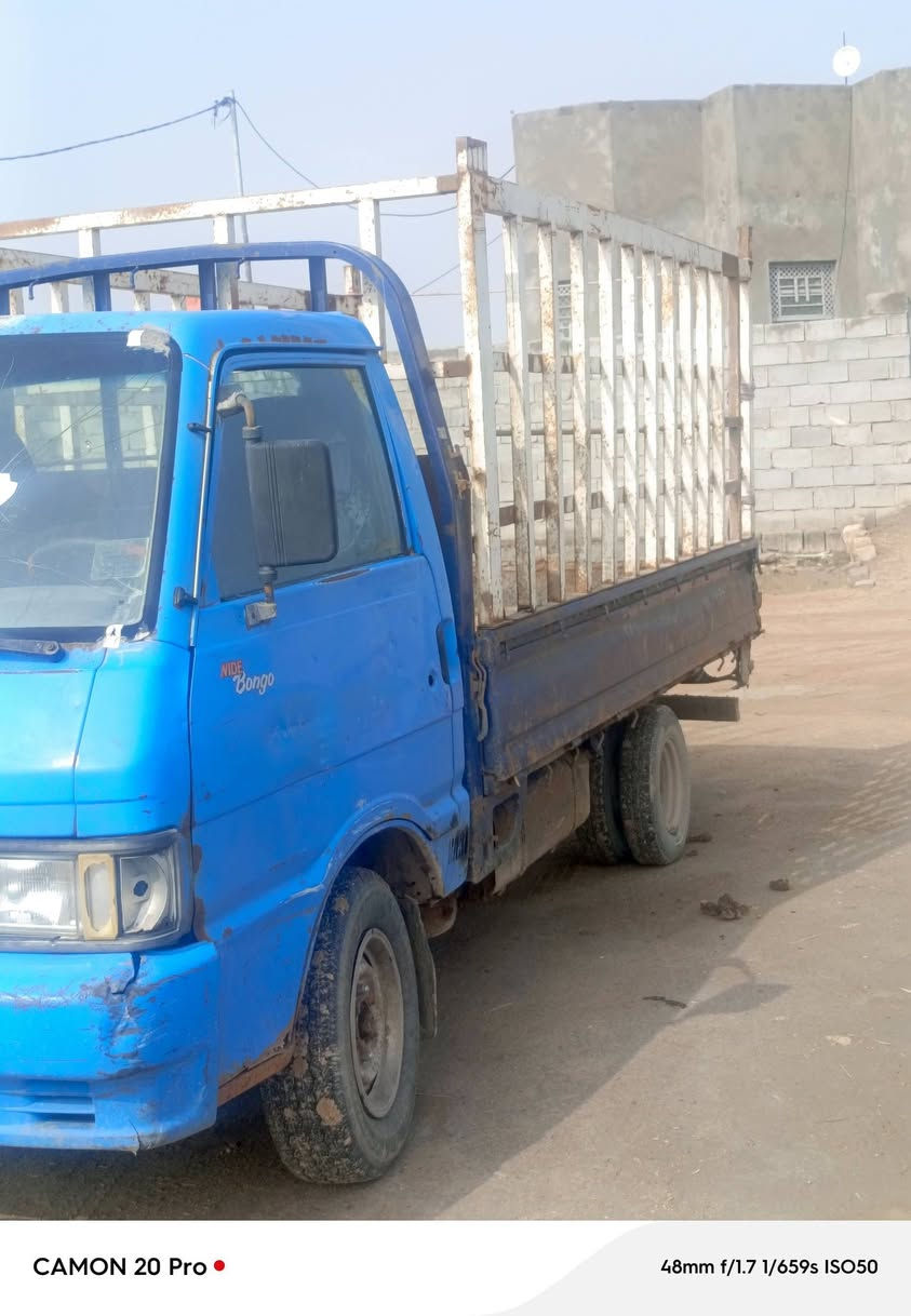 سلام عليكم سياره للبيع كيا بنگو موديل 1992 رقم ذي قار توه مجفته ما صار الها شهر  العنوان ـ البصرة ـ الدير 
الاستفسار على هذا الرقم متوفر خط وواتساب ***********
