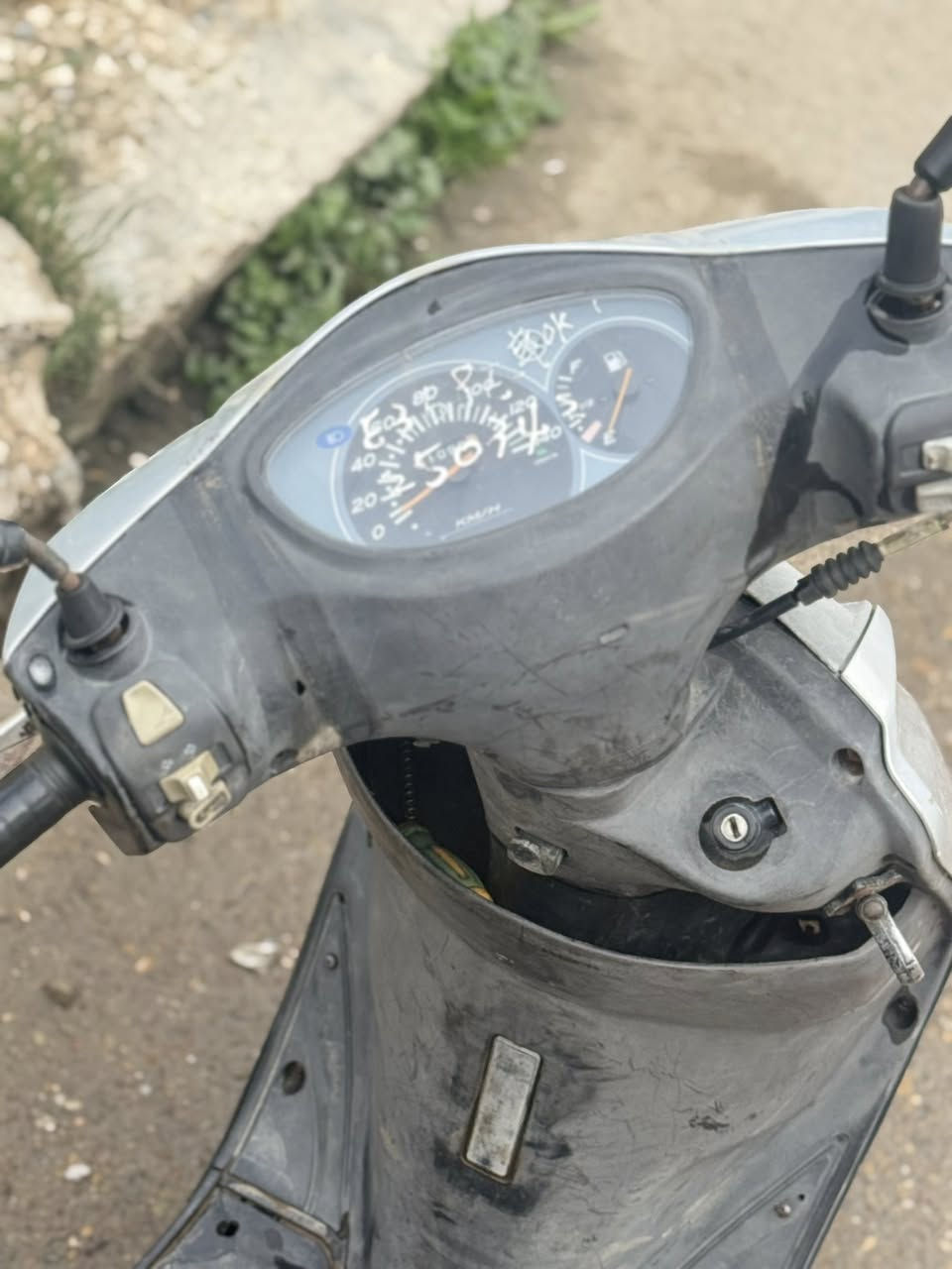 السلام عليكم دراجه بريز للبيع كفاله عامه برغي ممفتوح جيب فيتر وتعال  افحص المكان البياع السعر 650 وبيه مجال حق الجيه للاستفسار الاتصال ***********
