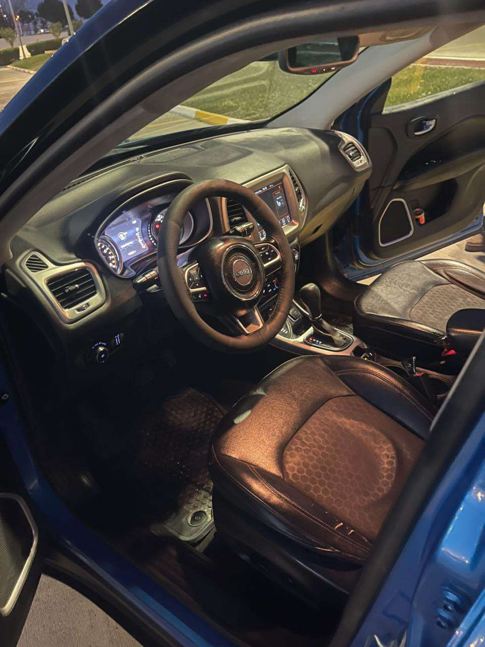 سلام عليكم جيب موديل 2019
سياره فول عده بانروما دبل اكسل كشنات جلد كسن جار استيرن تفئه
شاشه جبير محرك وكير بل شرط مامفتوح 
بي بس جاملغ صبغ بدون دواخل ارباك سستم
مكان سياره اربيل 
سعر 115 بي مجال بسيط
*********** أربيل, العراق
