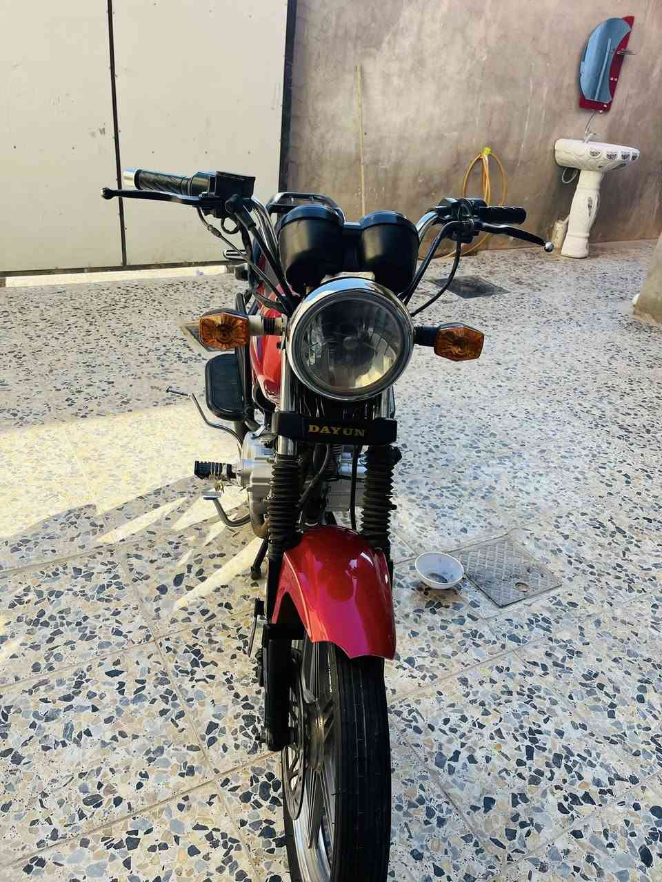 سلام عليكم 
دايوان للبيع مديل 2019  مكينه مكفوله  رقم نجف انكليزي مداور ثاني يوم 
مكاني حي النداء 
سعرها مليون وربع وبيها مجال 

***********
