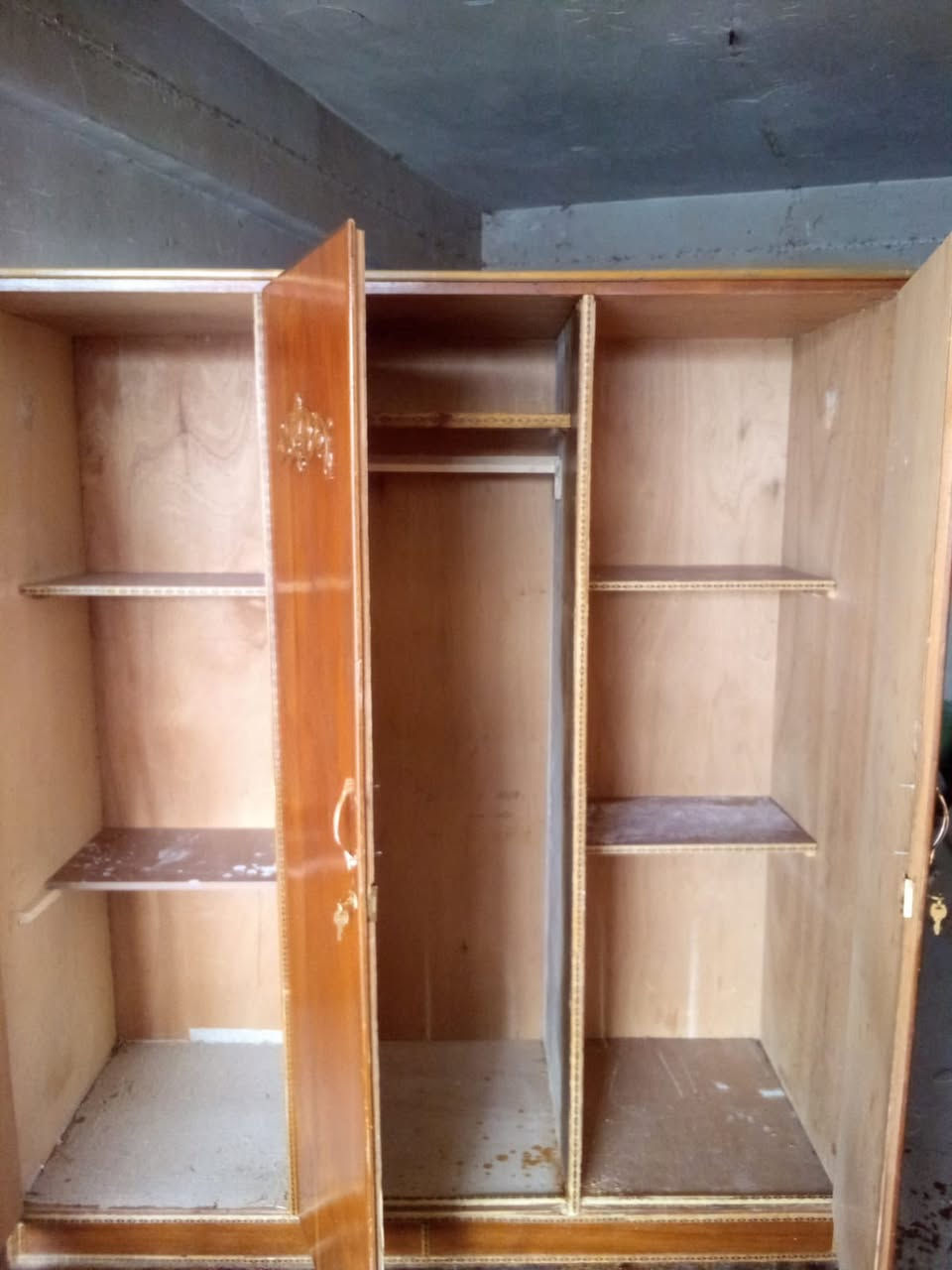 سلام عليكم
كنتور ٣ طلاكه صاج مستخدم 
سعره ١١٠ نجاره الفارس 
***********
يوجد توصيل
