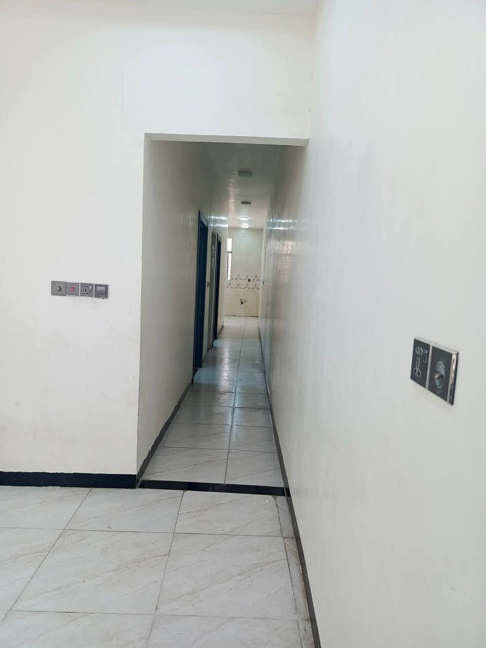 شقة ... للإيجار [ 100م ] ع شارع النخيل 
النجف // حي ... ميسان 

المحتويات 

غرفتين نوم  +  صاله  +  مطبخ  + وصحيات
تانكي 
كيزر 
خط انترنيت 
خط مولده 

والماء والكهرباء على صاحب الملك

إجاره [ 250 الف ] 

للاستفسار

***********
