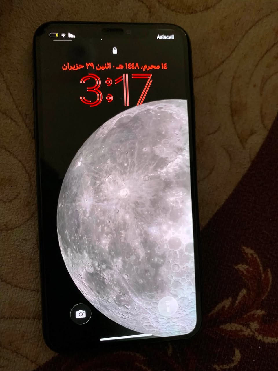 السلام عليكم ايفون 11 برو ماكس نضيف مبدل بطارية اصلية وذاكرة 64 بس نضيف حيل السعر 350  بي مجال    للتواصل ***********
