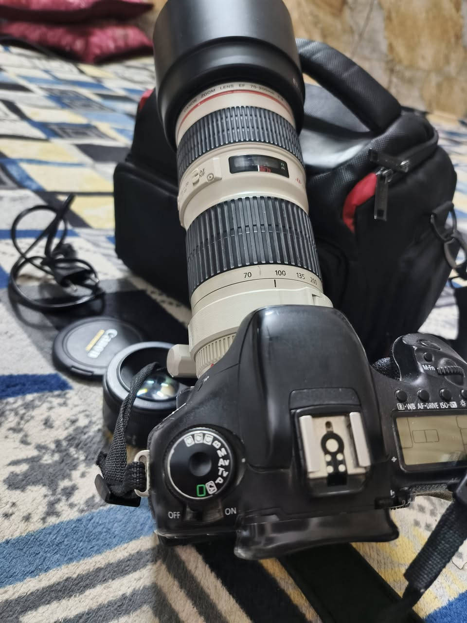 كاميرا كانون دي 7 مارك1  استخدام جداً قليل ونضيفه جداً جداً 98‎%‎
غراضه
2جنطة كاميرا 
كرب للكاميرا + دبل بطارية 
3- شاحنة الاصلية للكاميرا
السعر خاص 
رقمي : ***********
بيه واتساب ومفتوح
