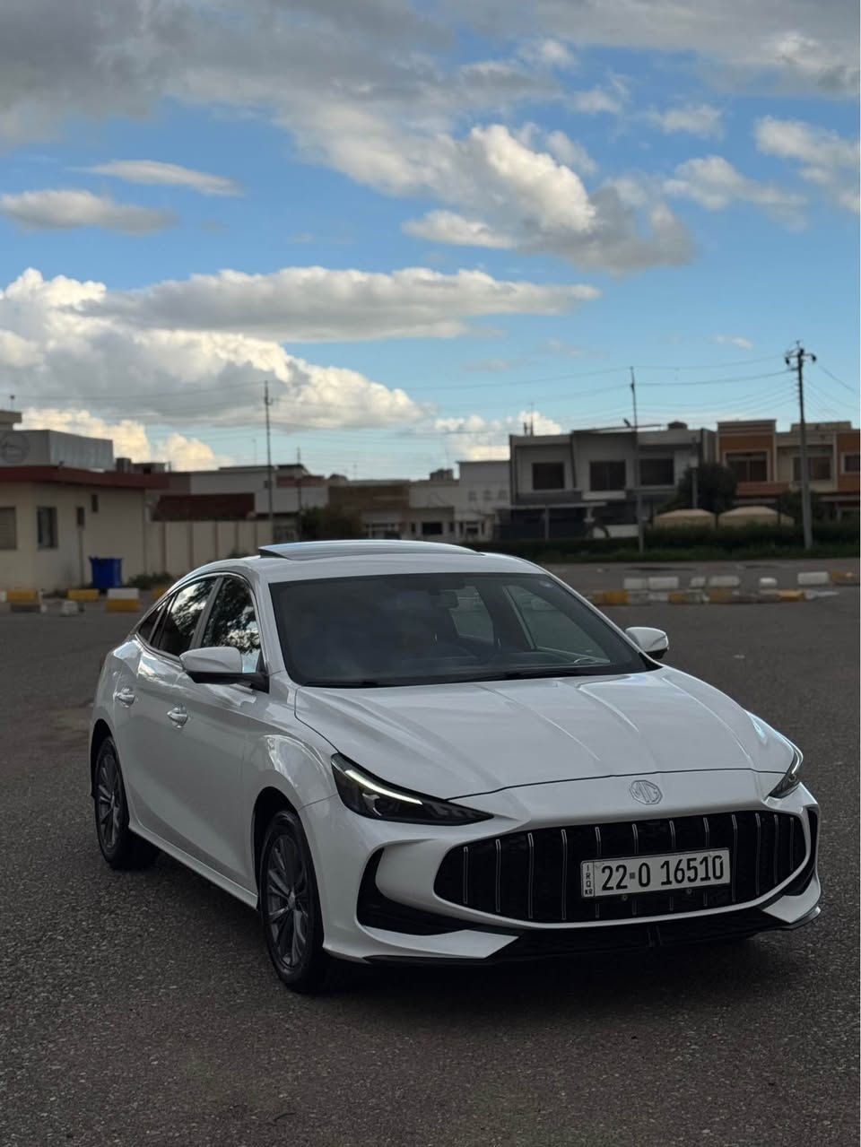 مؤديل 2025 ره قه م هه ولير سياره كه هـيچي نيه ده عامي بؤ ده عامي به شه رت نوقته ي نيه نها قؤپيكي له سه قفي هيه هي شحنه بونيتي دوو نوقته ي بچوكي هيه بي ده ست كاري  12 هه زار رؤشتوه شاشه ئه كتيف ده بل ئه كتيف مواسه فات فول سلايت بريك به سمه ٥ كاميره ئوتؤ هؤلد كوشن جلد لايت ليد گيج ئه ليكتروني شوين هه ولير نرخ 118 مه عامه ليكي زور زور كه م ژ.م *********** أربيل, العراق
