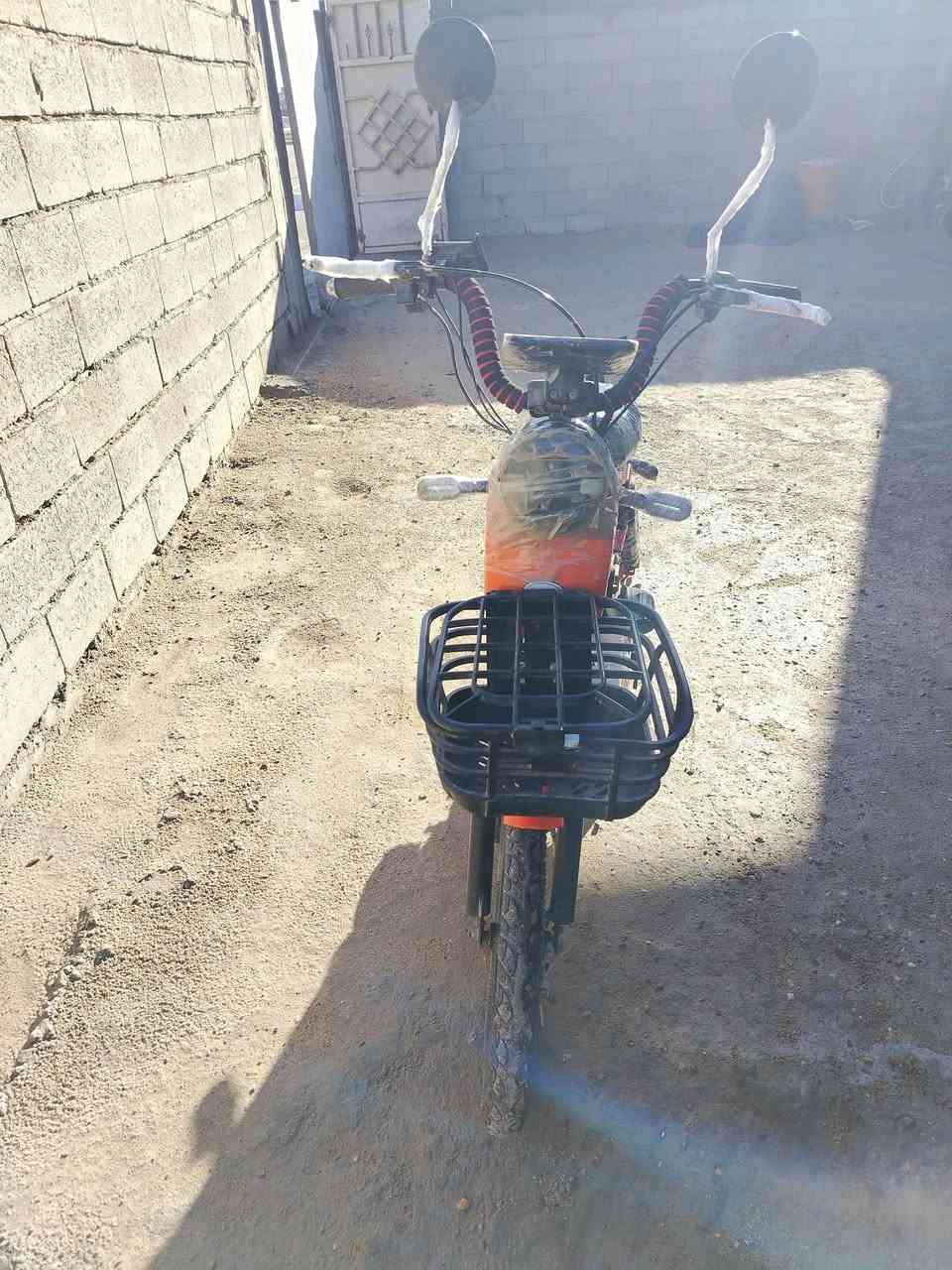 السلام عليكم ماطور نظيف بطاريات جدد تايرات جدد جاهز السعر 250مجال قليل مكان غريب ع  علي غزاي رقم هاتف  ***********
