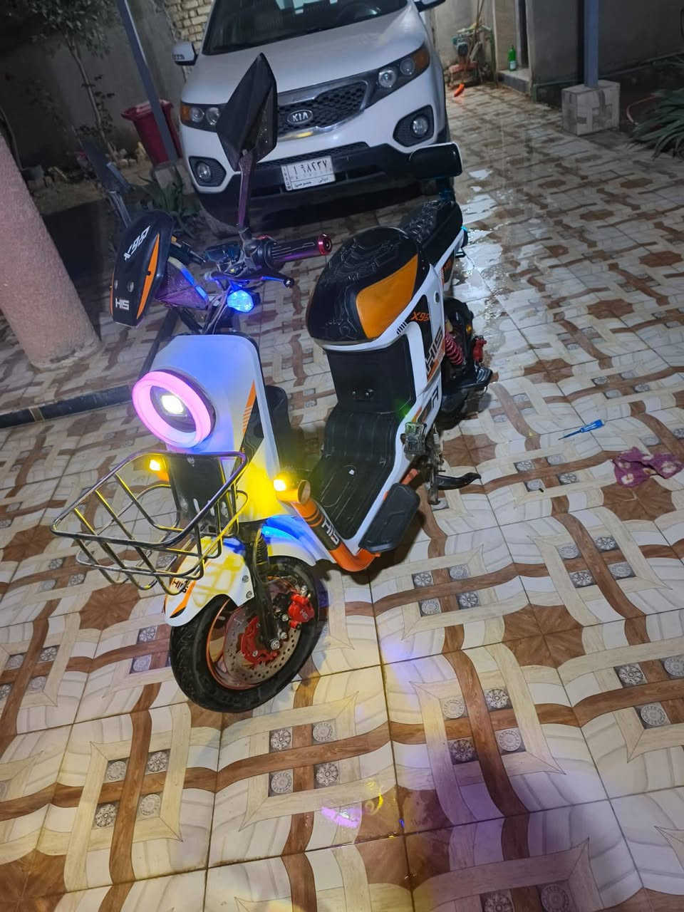 السلام عليكم اكس 900 للبيع موديل 2025 بطاريات كبار جدد على الفحص بريكات هيدروليك دهن مثبت سرعة اربع نمر كلوبات عالي وناصي وزنون السعر 350 للاستفسار *********** المكان ديالى الكاطون الرازي
