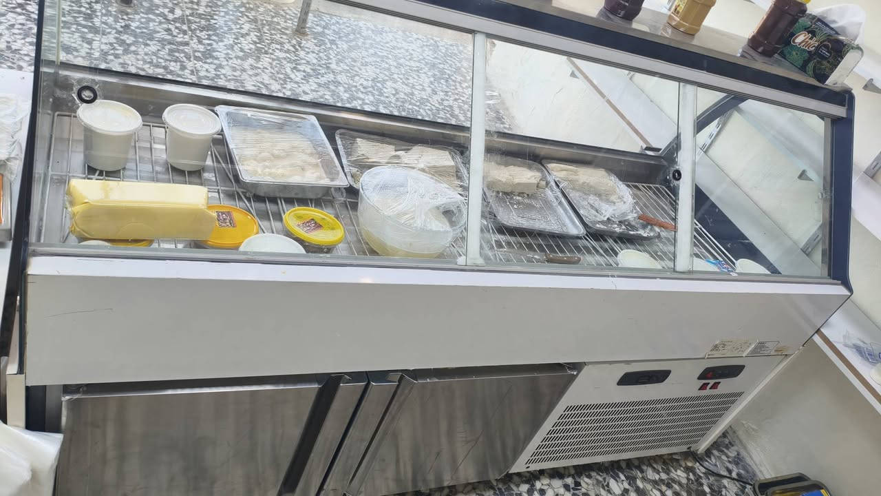 السلام عليكم ورحمة الله
عارضه بطح 2 متر للبيع فوك تبريد وجوة تجميد 
للأستفسار  *********** واتساب
