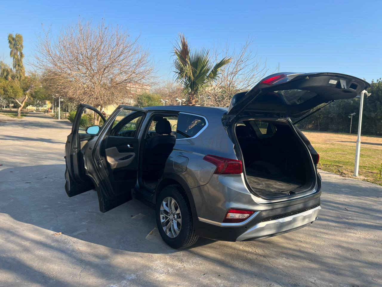 السلام عليكم
للبيع 💜
هونداي سنتافي 2019 امريكي 
الضرر مرفق بالصور
رقم نينوى 
اربع سلندر . محرك 2.4
رقم دولي اجنبي 
خمسه راكب 
قطعتين تبريد
ضرر جاملغ خلفي يسار + جاملغ امامي يمين 4 اصابع 
ماشيه 99 ml
السعر 173 وبيها مجال بسيط 
للاستفسار ***********
