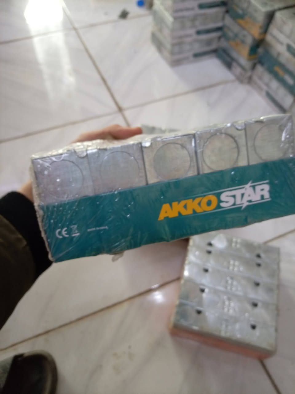 السلام عليكم بوكسات تاسيس دفن  ثلاثي ++ثنأئي++ و تك سعر الكارتون 1.500 الف ونص الثقيل الثقيل  نوعيه ممتازه  
*********** لتواصل
