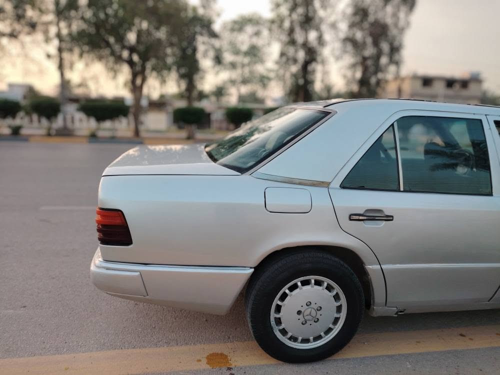 مارسدس دب موديل 91 السياره نظيفه مكفوله كير ومكينه.. 
صبغ عام للجماليه 
رقم انبار انكليزي الجديد.بأسمي 
تحويل ثاني يوم 
حداديه 90بالميه 
السعر 50وبيه مجال للشراي 
المكان  ..  كربلاء المقدسة.. الحسينيه...  منطقة الامام عون كربلاء, العراق


**إذا كنت صاحب هذا الإعلان وتريد حذفه لأي سبب، رجاءا أرسل رسالة إلى الدعم الفني**