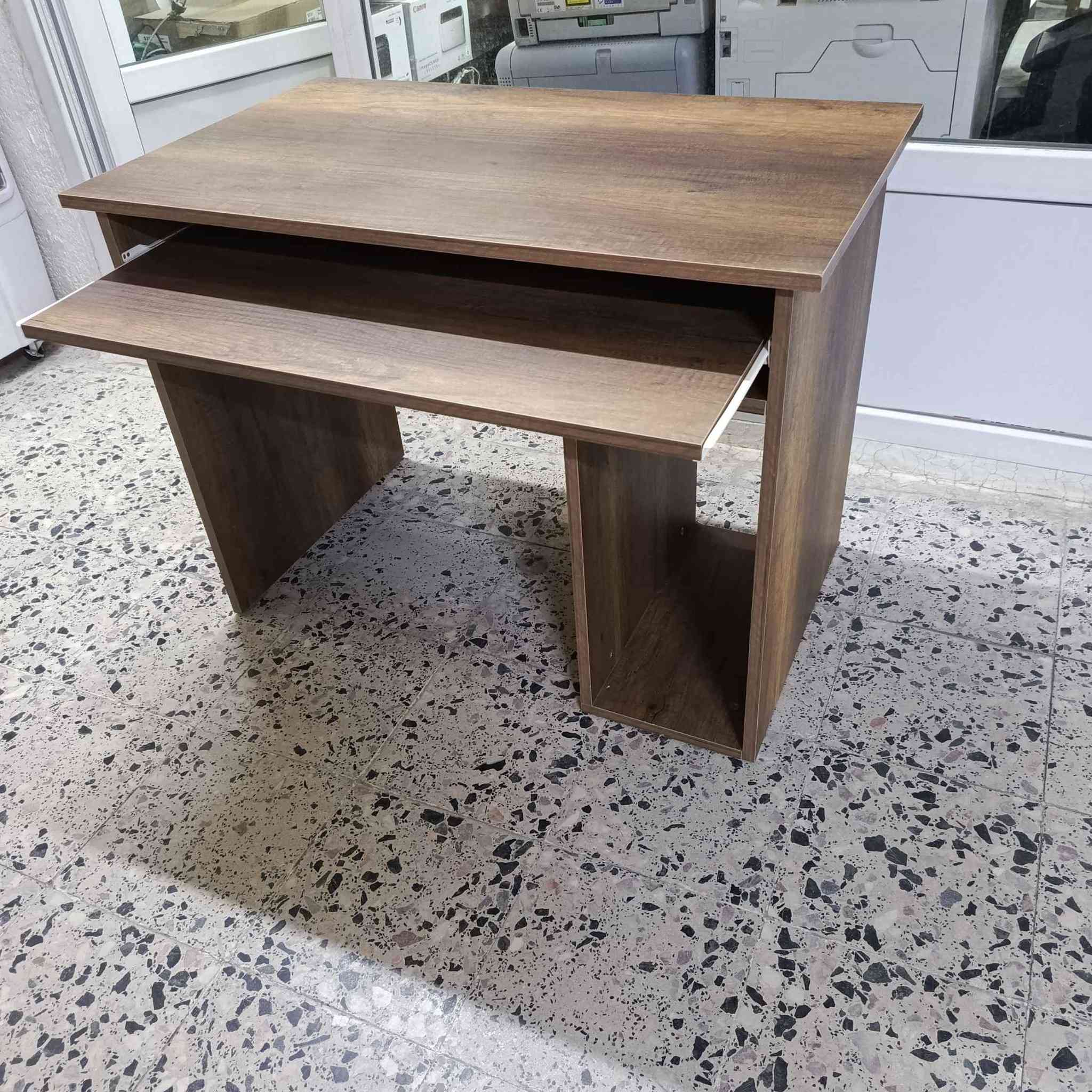 🔥ميز حاسوب و مكتبي بجودة عالية  🔥
🔴اللون جوزي 
🔴خشب mdf 15 mm جودة عالية
🔴القياس 100سم × 60سم × 76سم
✅️السعر 45 الف والتوصيل مجاني
لأستفسار واتس اب *********** السليمانية, العراق
