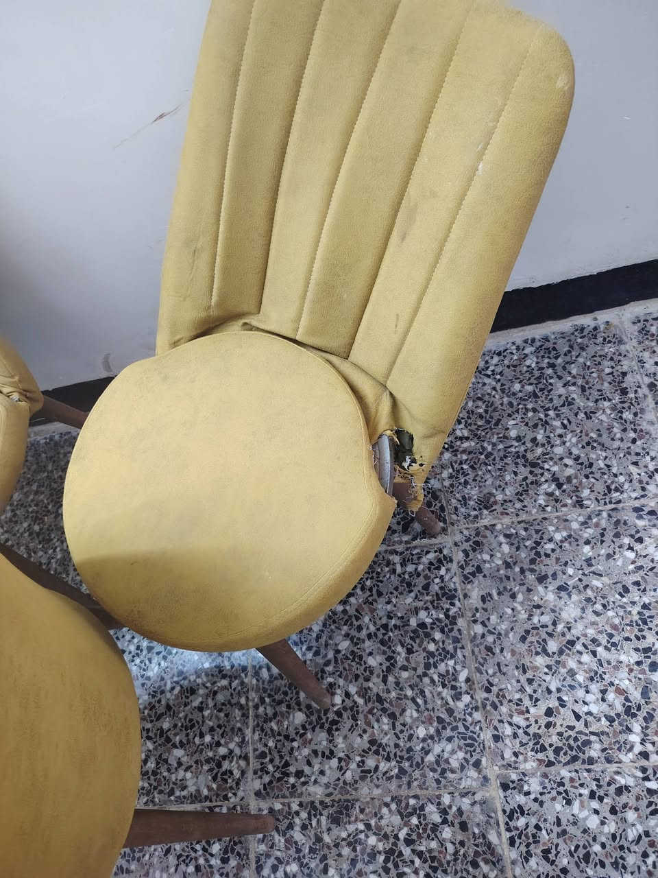 ميز طعام زوجاج    مابي ضرر مع اربع كراسي 
كراسي بيهن ضرر   ب 40  بي مجال  
عنوان بغداد ابو غريب شهداء شارع ٣٠
لا يوجد توصيل
خاص موجود تواصل عليه


**إذا كنت صاحب هذا الإعلان وتريد حذفه لأي سبب، رجاءا أرسل رسالة إلى الدعم الفني**