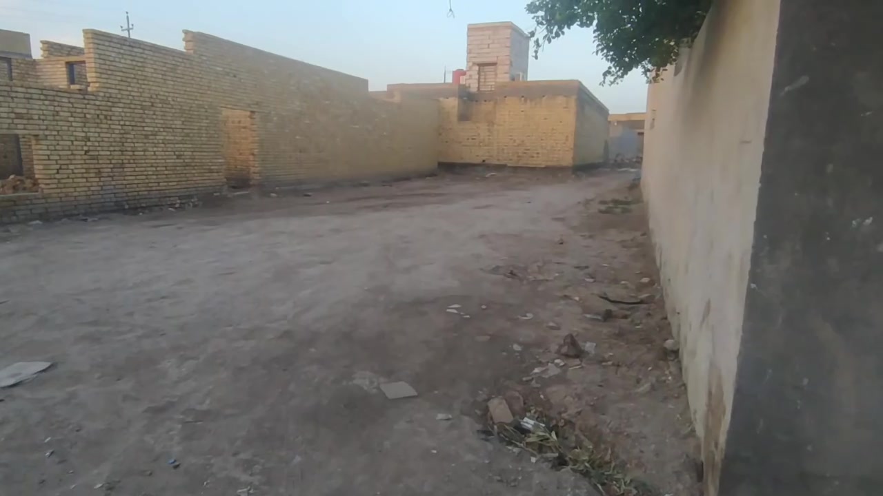 شباب قلبوشات
قطعه ٢٠٠ متر 
وجه ١٠ نزال ٢٠ 
مدفونه وكامله مكمله بين البيوت 
شارع ١٠ متر 
كهرباء ماء مجاري مستقبلا مولد نت  كلشي متوفر
السعر ٣٥ نهايته 
العنوان 
جامعة ذي قار// الصخيين//منطقة الساده ال محمود 
الاستفسار ***********
ابو الندم ابد لاتهتم
