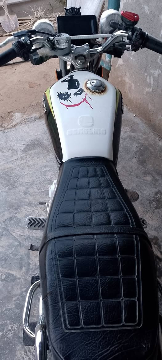 دراجه البيع موديل 25 كهربائيات كامله محرك مامفتوح كله شغل واليحب يتصل *********** المكان ديالى الخالص  والسعر 700 وبي مجال
