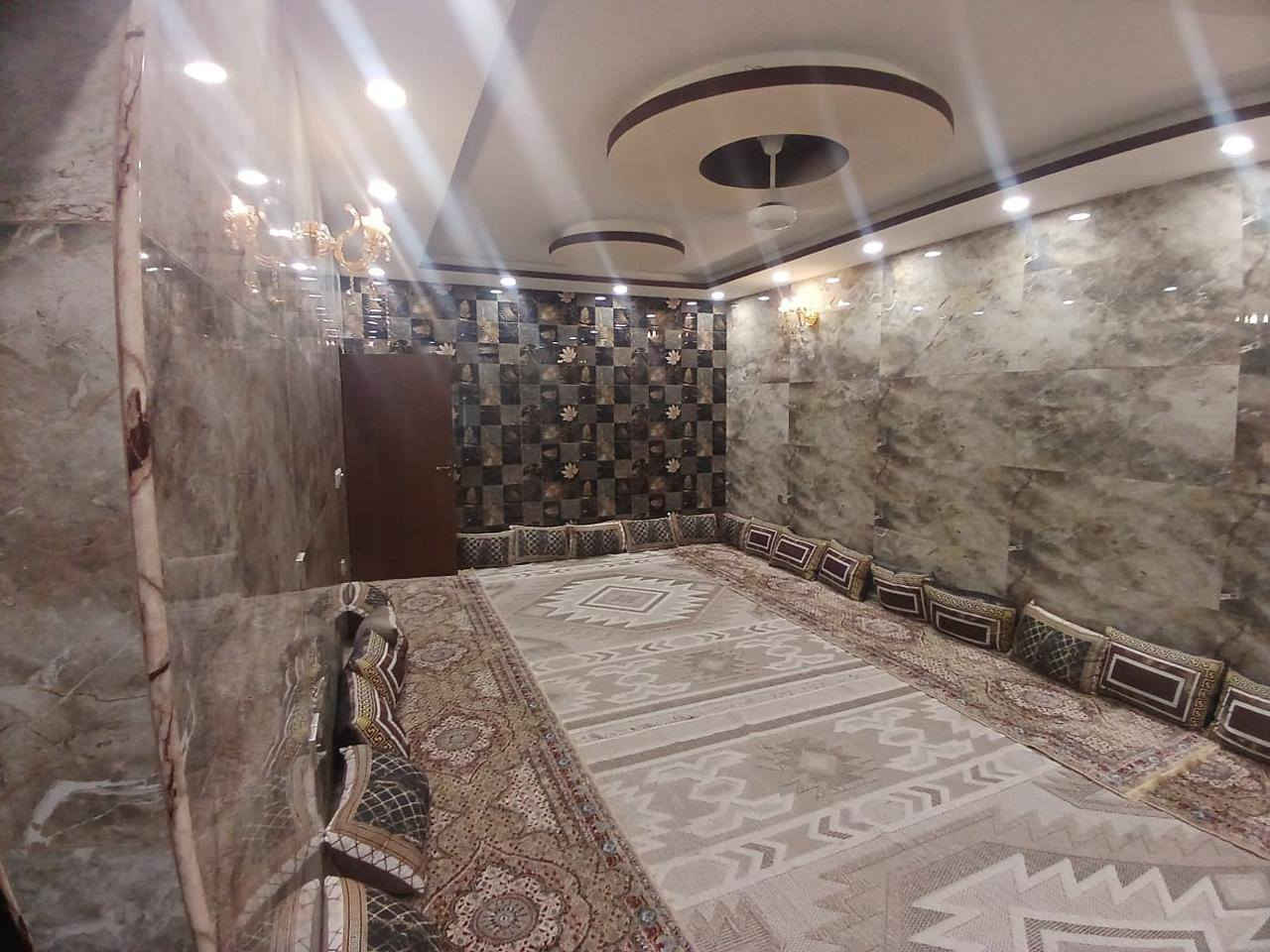 سلام عليكم   تم عرض. عدن البيت البيع مساحه 300  موقع مجمع الأميرات.القديم  مرحله اول. قطاع ثامن   بناه نضيف  بيه اضفات   من احدث  مواد بناء من افضل كادر بناء 
:مبدله رضيه بورسلين  
: 2  إضافه غرفه  طابق ثاني. أربع 
:3 كراج كاشي. من احدث معامل في نجف 
:4اضافه مطبخ حار وبارد 
:5صاله عدد 3
:6 مجمع صحيات جداد  مميز 
:7تسيس  كهرباء جديد 
:8 اهم شي بناء مال جناي واليس بياع شره 
:9بيت  بعد بناء صارله سنه  من مسكون 
:10 الاستفسار  على رقم :***********
