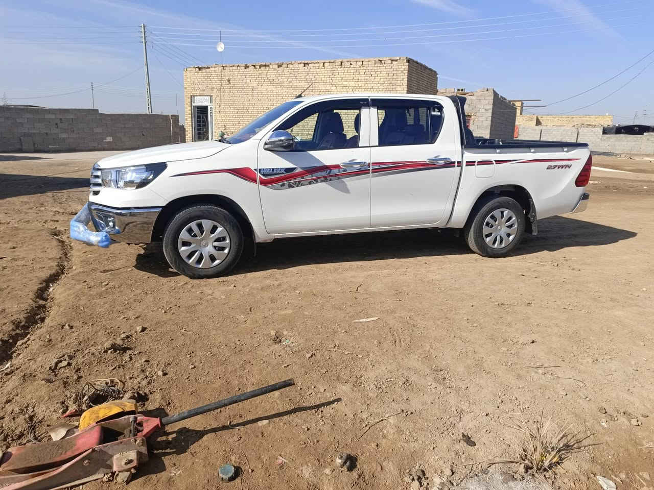 سلام عليكم سياره البيع بيكم سياره كير عادي سياره مكفوله كفاله عامه ماشيه 4500 مكان سياره ميسان وهاذ رقمي ***********
