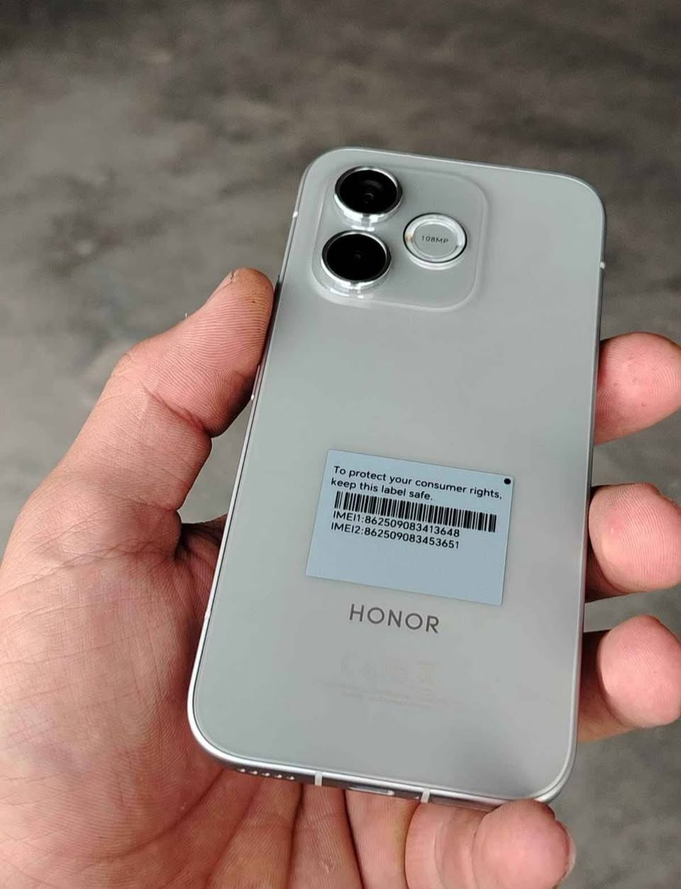 📱 للبيع HONOR 600 .5G  Lite

✅ الجهاز مستخدم بحالة ممتازة.
📦 جميع أغراضه الأصلية موجودة ولم تُفتح.

🔹 المواصفات:
• شاشة AMOLED بحجم 6.6 إنج بدقة +1.5K وتردد 120Hz.
• معالج MediaTek Dimensity 7100 Elite.
• كاميرا خلفية 108MP + 5MP.
• كاميرا أمامية 16MP.
• بطارية 6520mAh تدوم لفترة طويلة.
• شحن سريع 45W.
• بصمة مدمجة داخل الشاشة.
• نظام Android 16 مع MagicOS 10.
• يدعم NFC 

📍 الموقع: بغداد
📞 رقم التواصل: ***********
