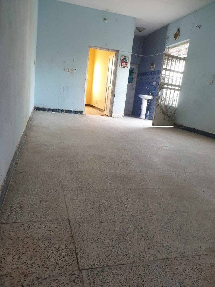 بيت للايجارنظيف بحي الميكانيك نزلت جسر النجف اول فرع عاليمين عن الشارع العام ١٠٠ م فرع الجملونات فرع شركة البذور المحتويات ٢غرفة نوم وصالة ومطبخ وصحيات للإستفسار واتساب ***********
