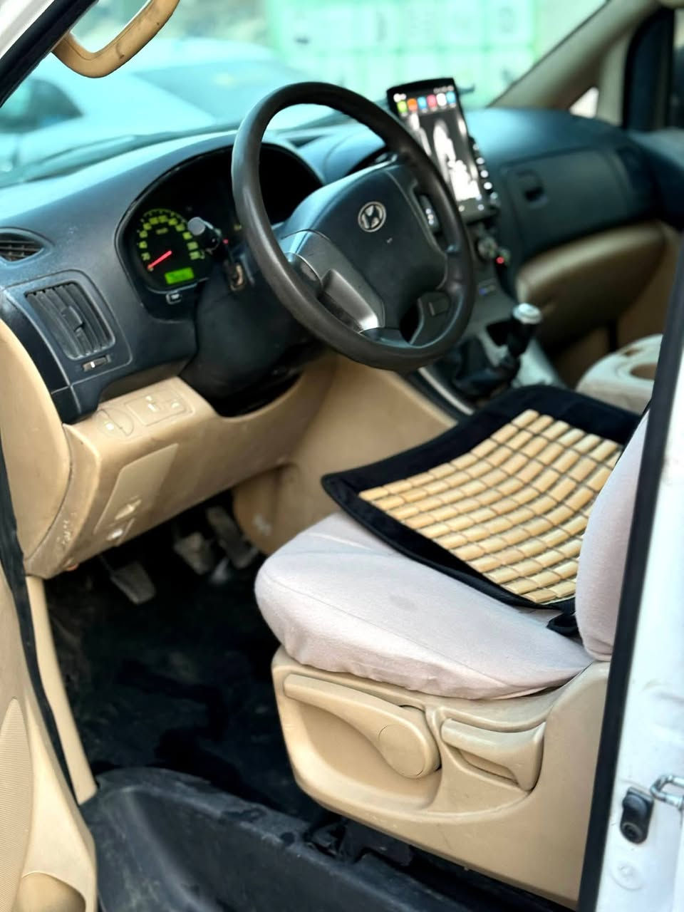 السلام عليكم  من رخصه الادمن ستاركس خصوصي نينوى بسمي مشروع وطني مصبوغه حزام اثر تشليع صبغ بدون حادث بيهه مكانات تعديل علمااا السياره مسجله 7راكب السياره خير من الله صدر محرك تايرات دواخل كلهه حلوه موديل 15 
عارضهه 170وبيهه مجال ***********
