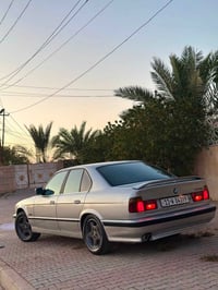 السلام. عليكم. BMW520مفتوح موديل 1991صدر امامي. وخلفي. جديد. تبريد. ثل...