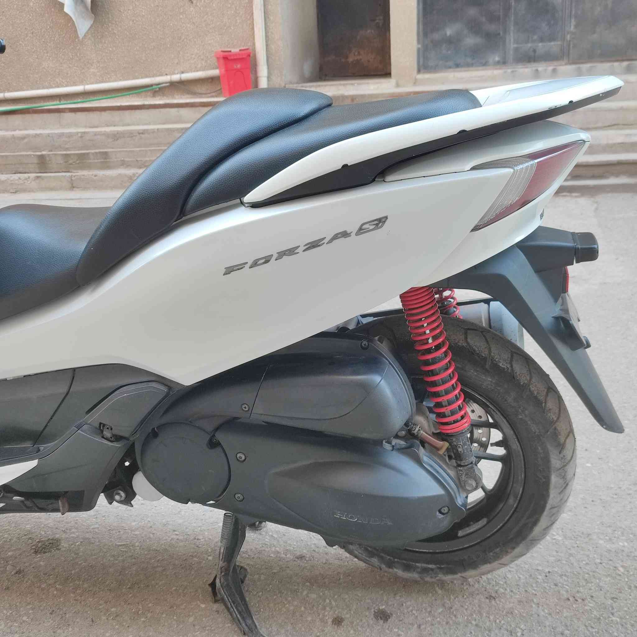 اللهم صلي على محمد وال محمد إخوتي الطيبين دراجه فورزه 0/12 مواصفات Si دراجه جديده وكفالة عامه شرط الفحص دبلات حمر
فج احمر تدفئه يدات اوراق كامله دراجه خير من الله شلعه معدل 
ماشيه 58 الف ومكاني بغداد الاستفسار عله الرقم***********
