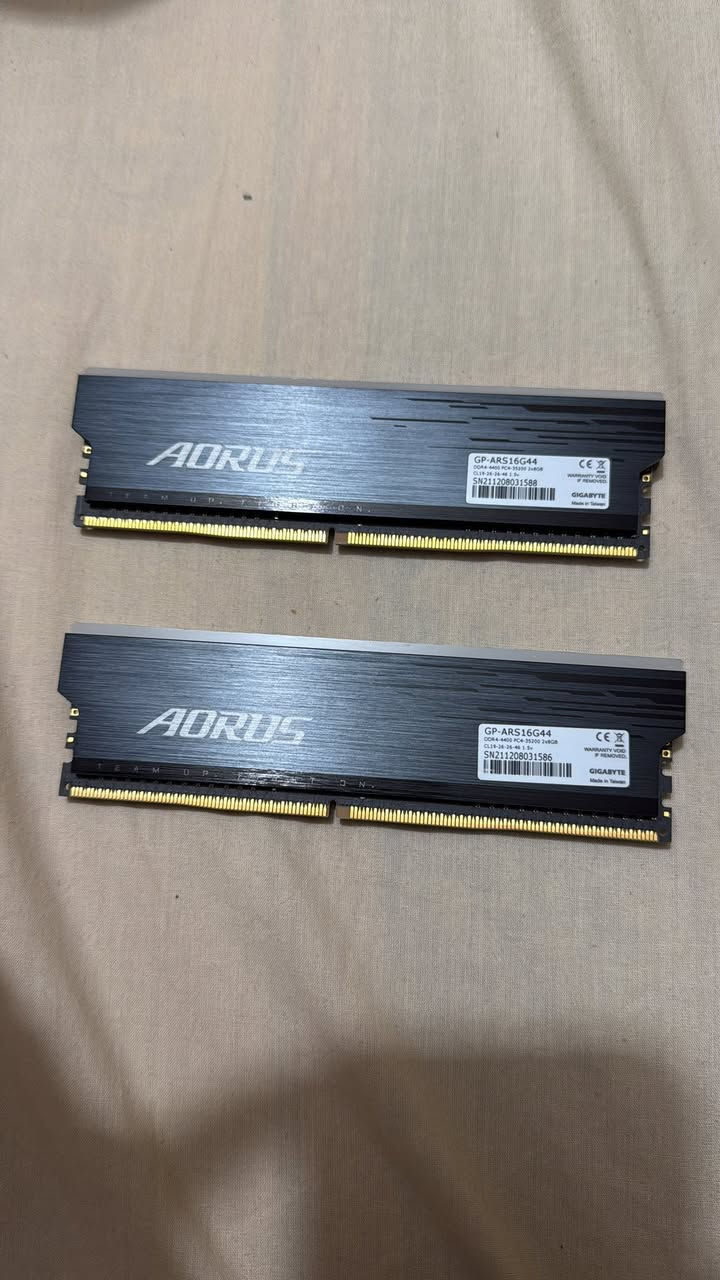 السلام وعليكم رامات للبيع
AORUS RGB Memory DDR4 16GB (2×8G) 4400MHz
رقم الموديل: GP-ARS16G44

المواصفات:

* الشركة: Gigabyte AORUS
* النوع: DDR4
* السعة: 16GB (قطعتين، كل وحدة 8GB)
* السرعة: 4400MHz
* التواقيت: CL19-26-26-46
* الفولتية: 1.5V
* تدعم RGB Fusion 2.0
* تدعم XMP 2.0
* عدد الأرجل: 288-Pin

السعر 175 وبيهن مجال
 الرقم ***********
